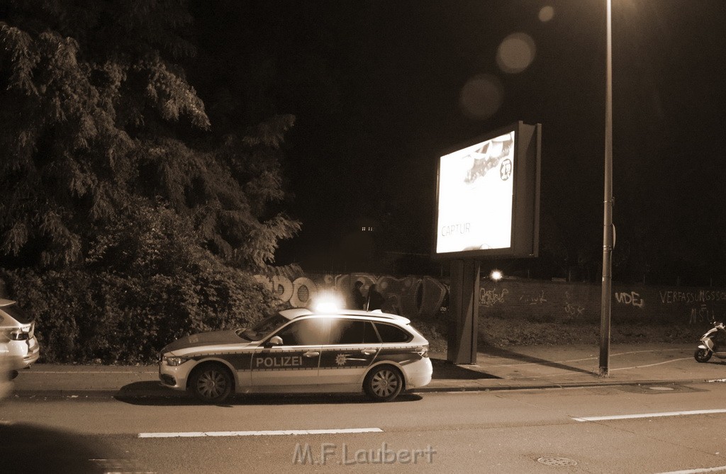 Feuer Matratze wo ein Obachloser drauf geschlafen hat Koeln Muelheim Steegerstr P01.JPG - Miklos Laubert